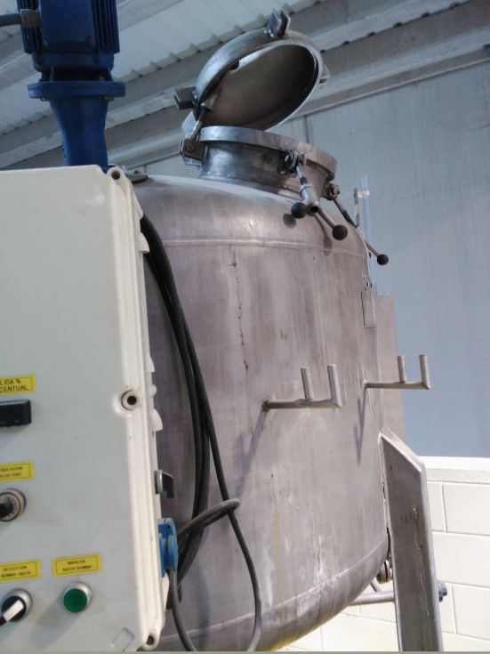 Deposito emulsionador acero inoxidable 900 litros de segunda mano