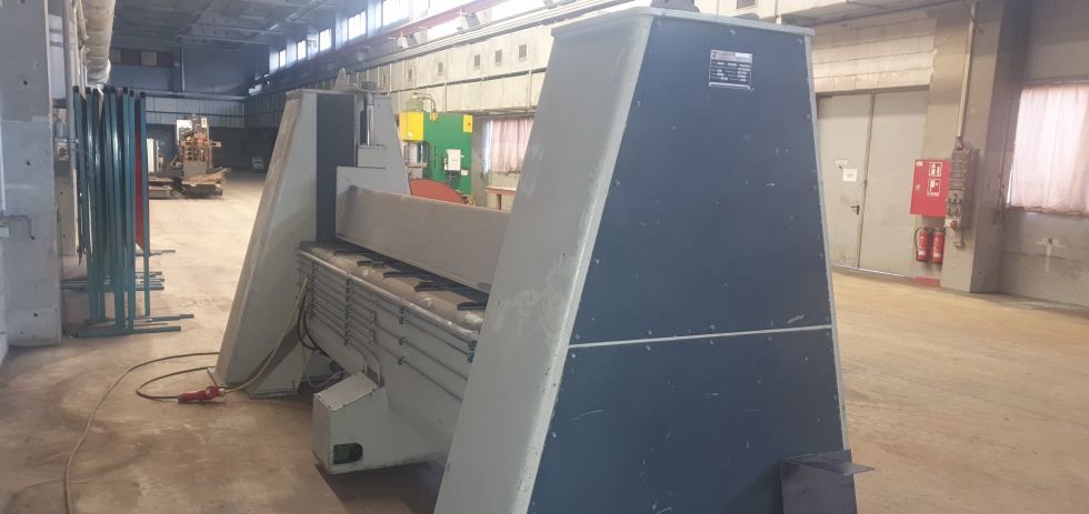 Folding machine Hochstrate – 3006 Hydraulic bending machine 3000 x 6 mm 6375 = Mach4metal