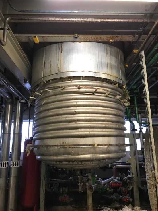Reactor inymassa acero inoxidable 316 9.500 litros con agitacion y media caña de segunda mano