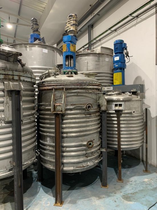 Reactor acero inoxidable 4000 litros con agitacion, serpentin y media caña de segunda mano