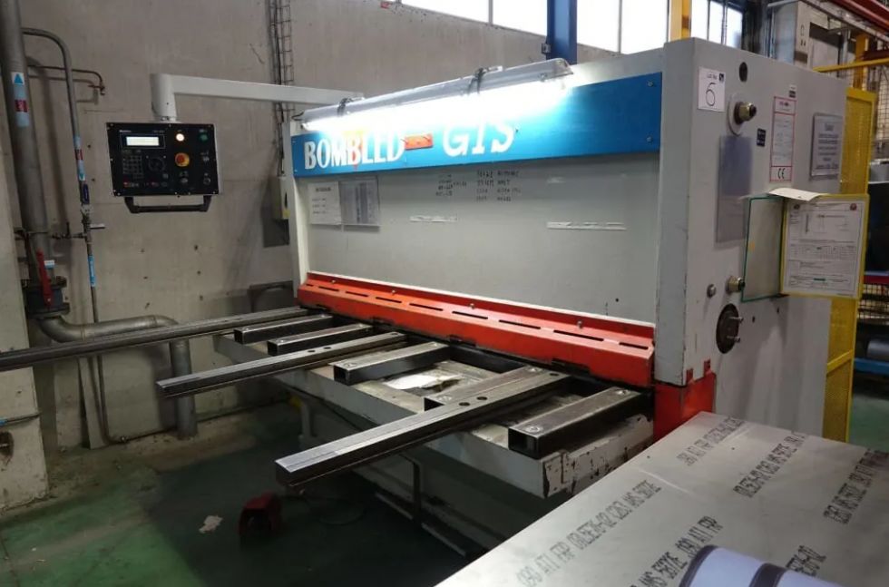 Guillotines shears COLLY BOMBLED - GTS 2010 NC Guillotine 2000 x 10 mm with DAC 350 6433 = Mach4meta