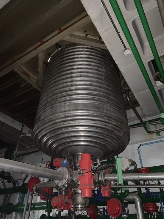 Reactor oliver y batlle acero inoxidable 316 3800 litros con agitacion y media caña de segunda mano