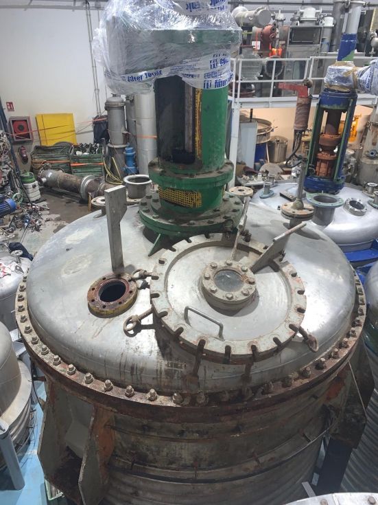 Reactor acero inoxidable 4.000 litros con agitacion y media caña