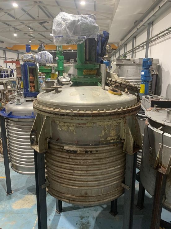 Reactor acero inoxidable 4.000 litros con agitacion y media caña