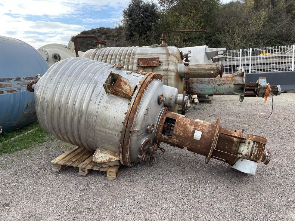 Reactor acero inoxidable 2000 litros con agitacion y media caña de segunda mano