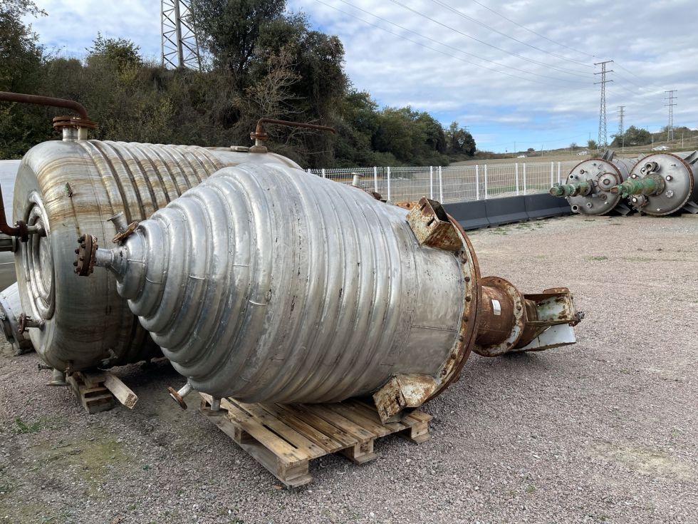 Reactor acero inoxidable 2000 litros con agitacion y media caña de segunda mano