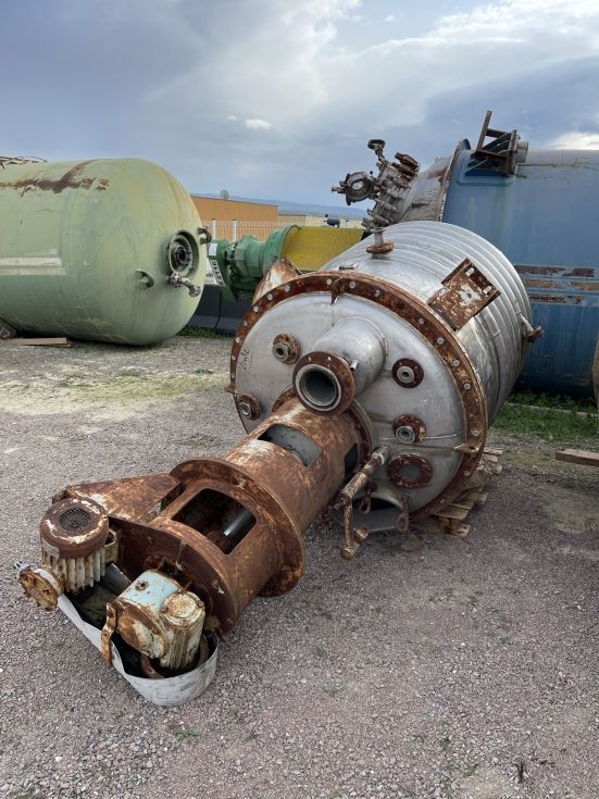 Reactor acero inoxidable 2000 litros con agitacion y media caña de segunda mano