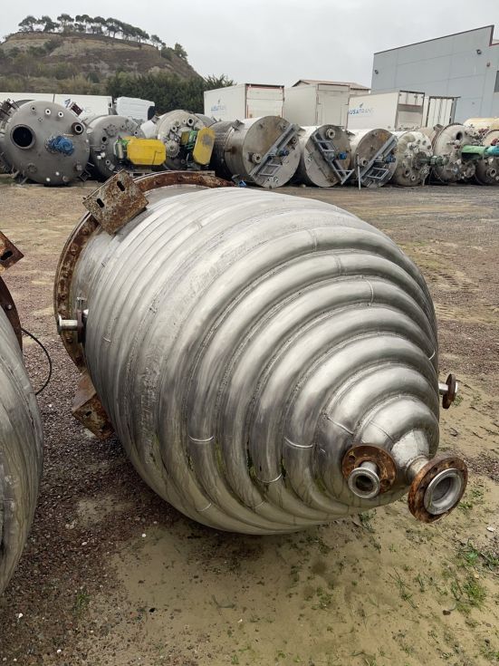 Reactor acero inoxidable 2000 litros con agitacion y media caña de segunda mano