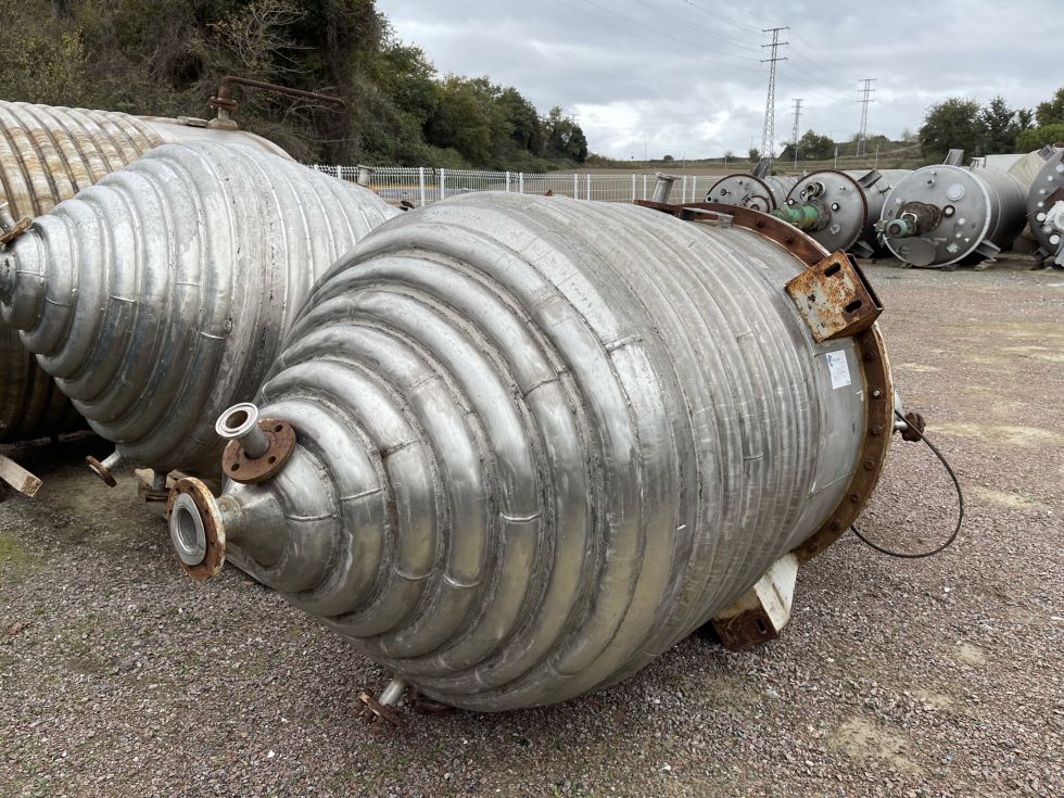 Reactor acero inoxidable 2000 litros con agitacion y media caña de segunda mano