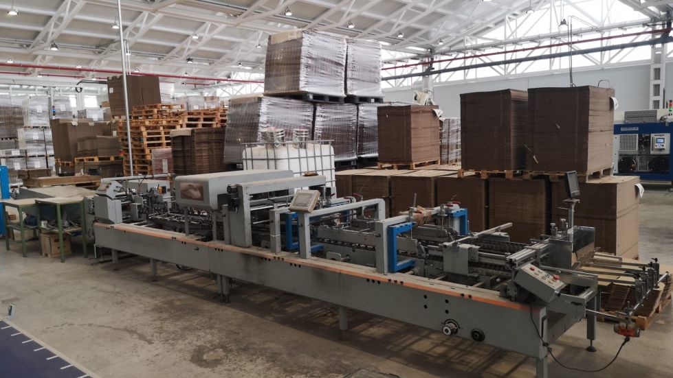 Plegadora-engomadora