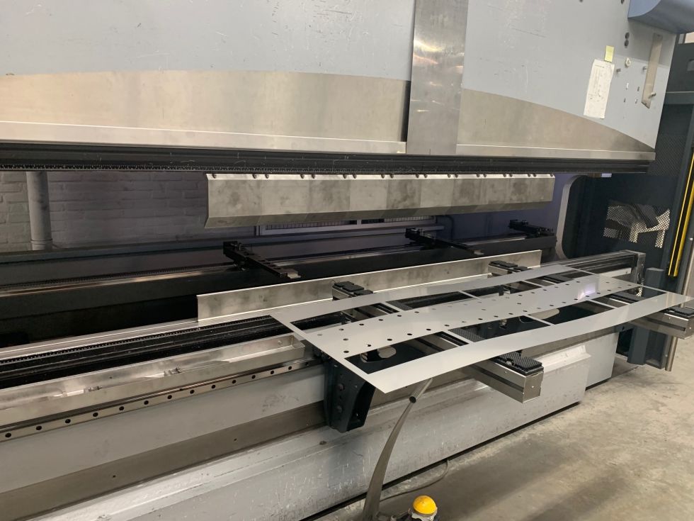 SAFAN DARLEY - H-Brake 240 – 4100 CNC Pressbrake 4100 x 240 T with 6 Axis = Mach4metal 6950