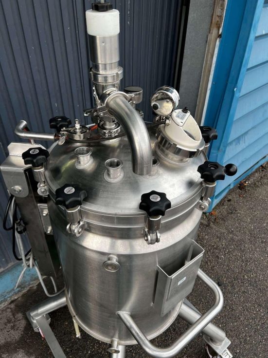 Reactor intervet international acero inoxidable 150 litros con agitacion y camisa de segunda mano