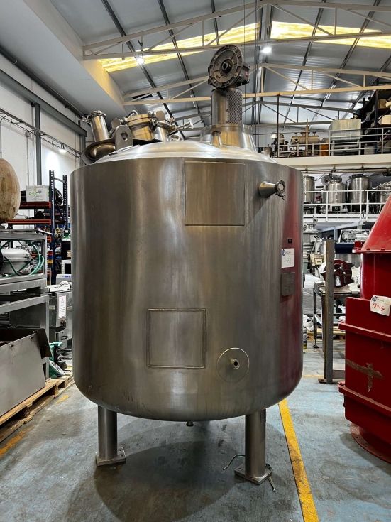 Reactor acero inoxidable 2350 litros con agitacion y media caña de segunda mano