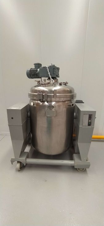 Reactor acero inoxidable 500 litros con agitacion y camisa de segunda mano