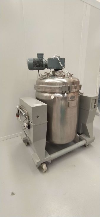 Reactor acero inoxidable 500 litros con agitacion y camisa de segunda mano