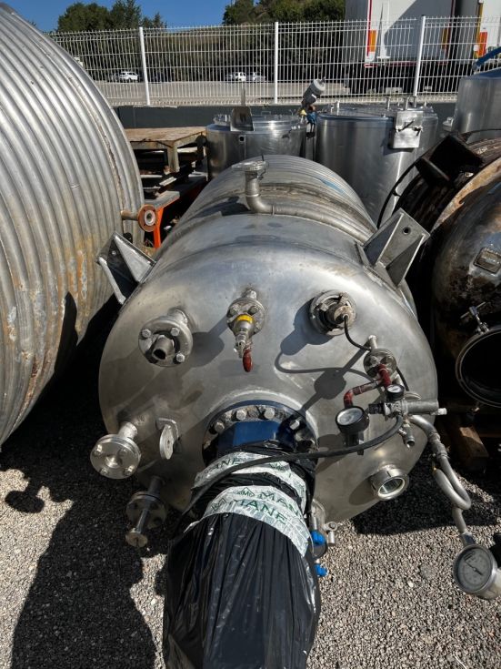 Reactor acero inoxidable 3000 litros con agitacion y media caña de segunda mano