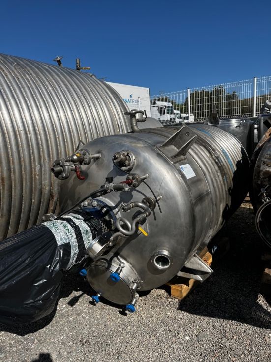 Reactor acero inoxidable 3000 litros con agitacion y media caña de segunda mano