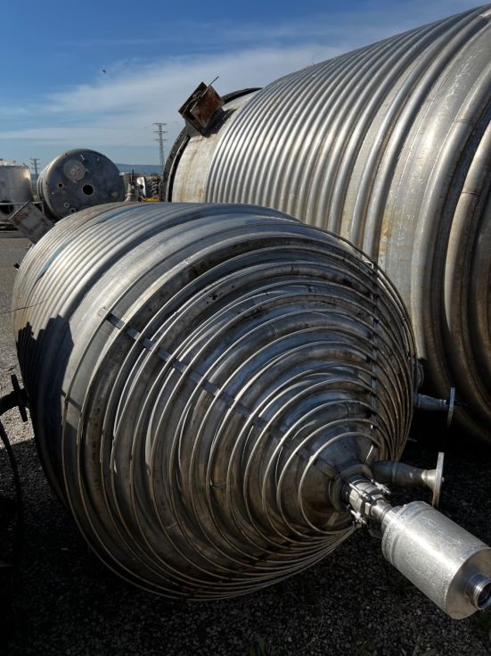 Reactor acero inoxidable 3000 litros con agitacion y media caña de segunda mano