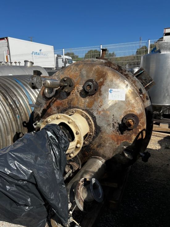 Reactor acero inoxidable 2200 litros con agitacion y media caña de segunda mano