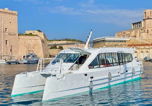 Barco de pasajeros de 14,55 m de eslora