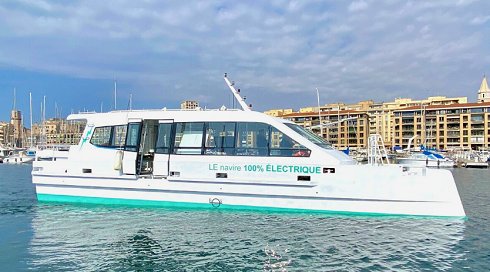 Barco de pasajeros de 14,55 m de eslora