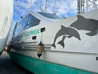 Barco de pasajeros de 14,55 m de eslora