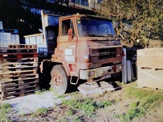 Camión con grúa Renault