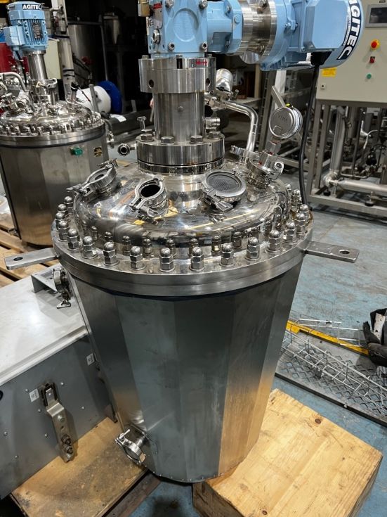 Reactor sofast acero inoxidable 316l 113 litros con camisa, agitación y calorifugado de segunda mano