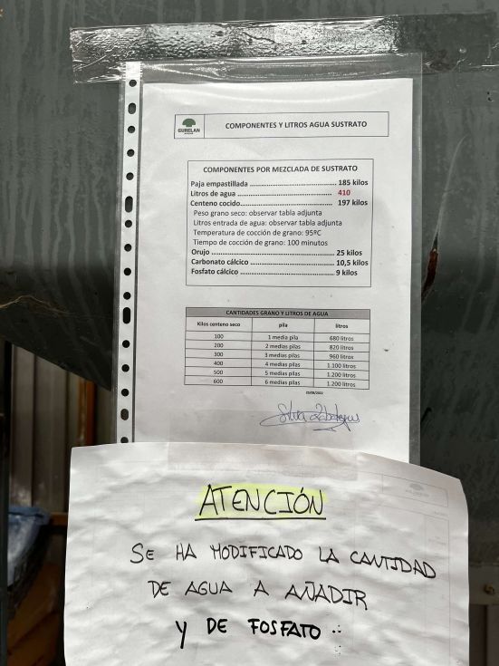 Tolva con sistema de pesaje en descarga 2500 litros de segunda mano