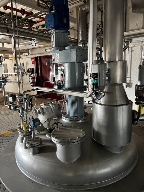 Reactor maivisa acero inoxidable 8.000 litros con agitacion y media caña de segunda mano