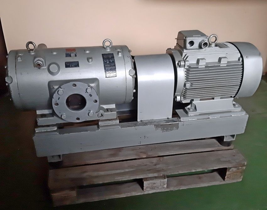 Dry vacuum pump - compressor