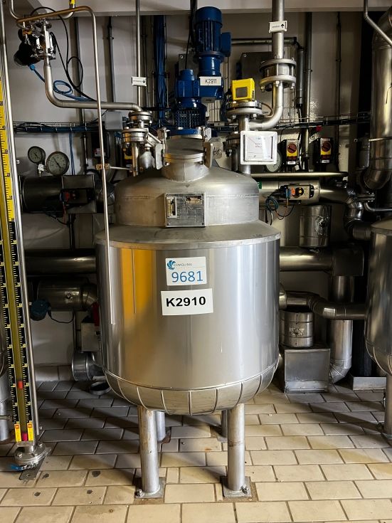 Reactor justinox acero inoxidable 370 litros con media caña y calorifugado de segunda mano