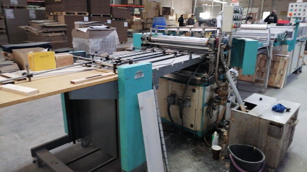 Forradora de tapas semiautom�tica