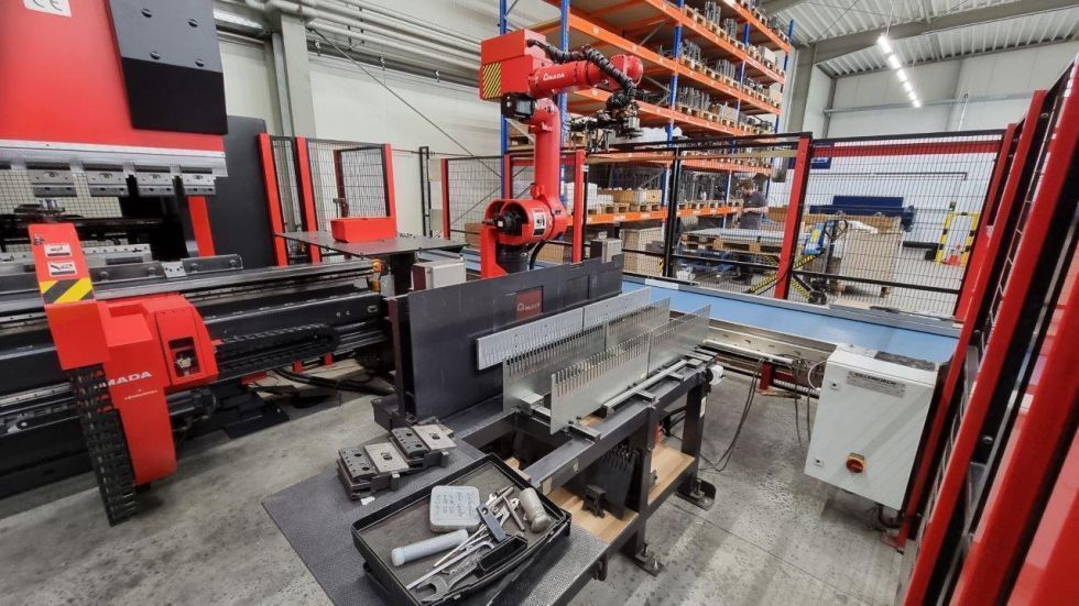 Amada ASTRO 100-NT HDS 1030 - CNC Bending Center