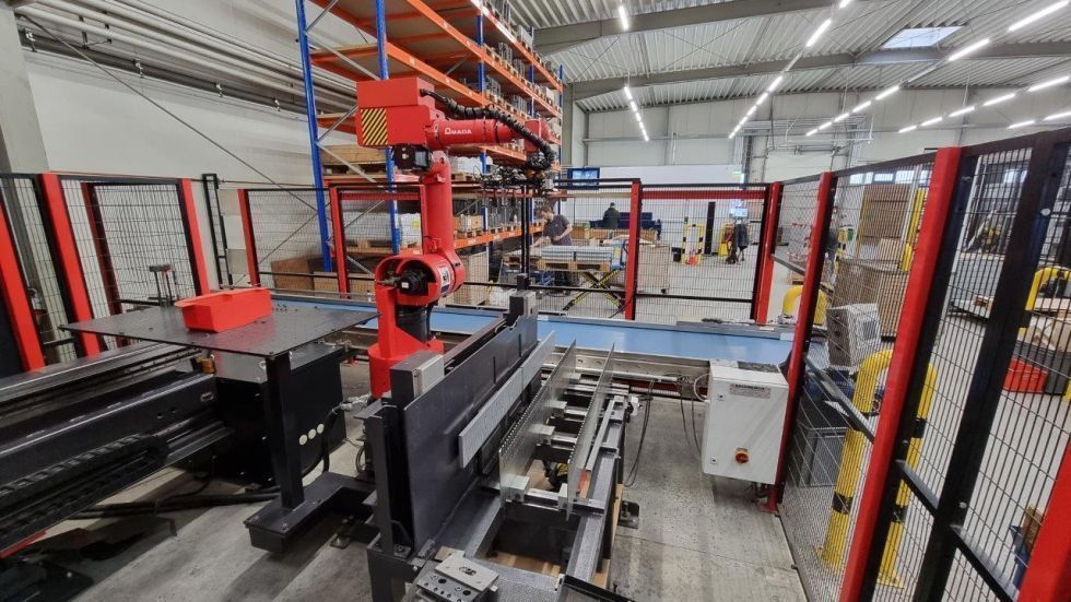 Amada ASTRO 100-NT HDS 1030 - CNC Bending Center