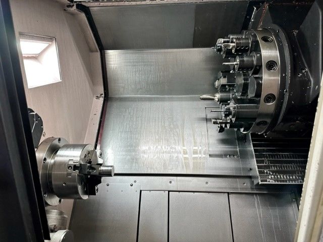 CNC Lathe with c-axis HYUNDAI WIA - 210 LMA