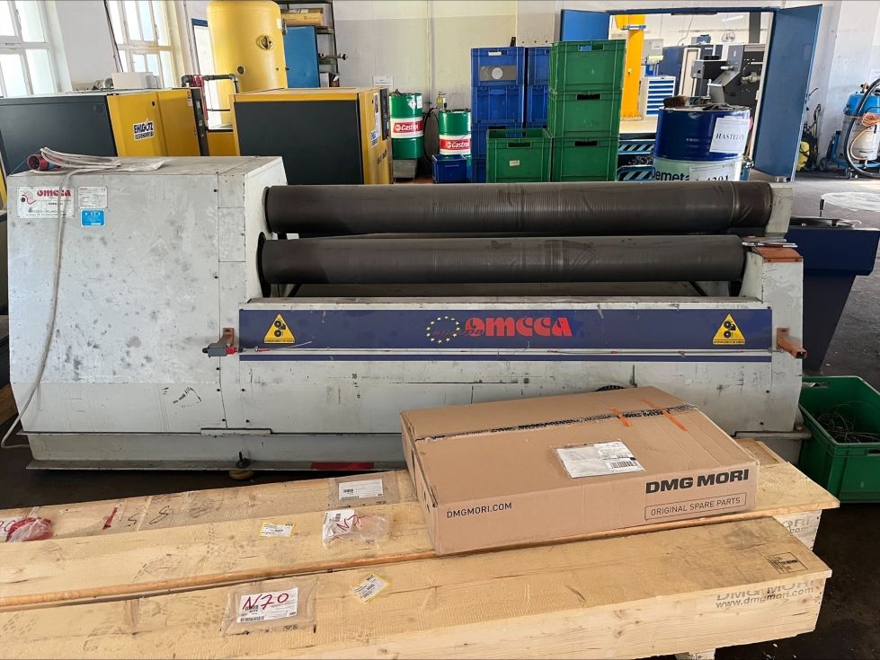 3 roll plate bender Omcca - HSL-i 10.8 MACH-ID 7691 Make: Omcca Type: HSL-i 10.8 Year: 2004