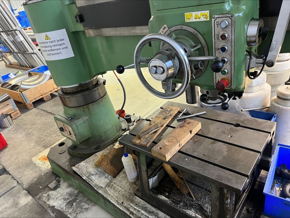 Radial arm drill RF 50 / 1600 MACH-ID 7692 Type: RF 50 / 1600 Year: 1990