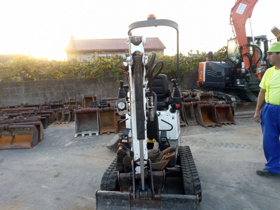 MINIEXCAVADORA 1 Tn