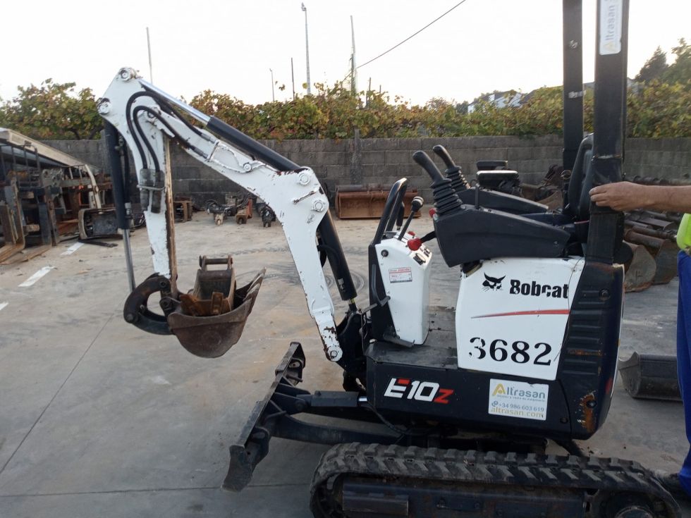 MINIEXCAVADORA 1 Tn