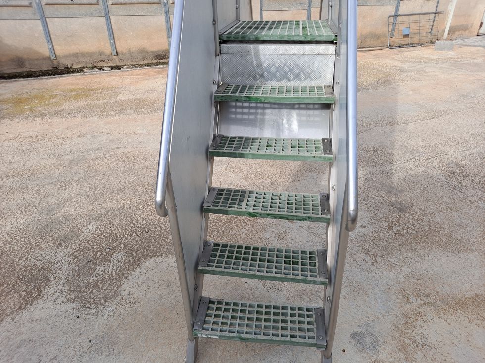 Escalera plataforma de inspeccion inox