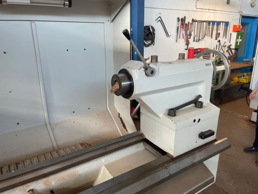 Teach-in lathe WEILER - E 110 / 2000 MACH-ID 7777 Make: WEILER Type: E 110 / 2000 Control: Siemens S