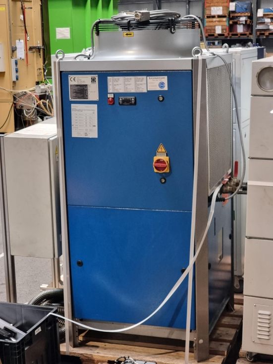 Láser de estado sólido de alta potencia (fuente, cabezal más refrigerante)