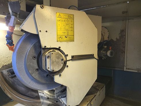 Cylindrical Grinder - Universal