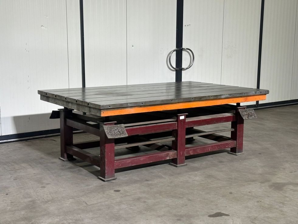 T slotted bed plate STOLLE - Welding Table MACH-ID 8529 Make: STOLLE Type: Welding Table Year: 1995