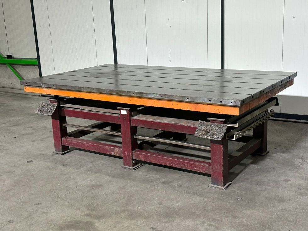 T slotted bed plate STOLLE - Welding Table MACH-ID 8529 Make: STOLLE Type: Welding Table Year: 1995