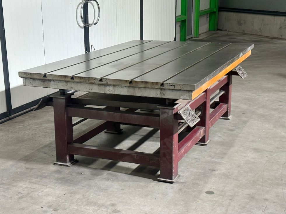 T slotted bed plate STOLLE - Welding Table MACH-ID 8529 Make: STOLLE Type: Welding Table Year: 1995