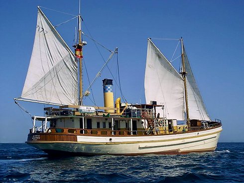 Barco de pasajeros de 30,05 m de eslora