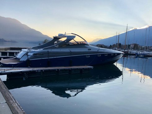 Open/runabout de 14,25 m de eslora