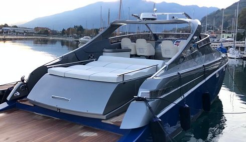 Open/runabout de 14,25 m de eslora